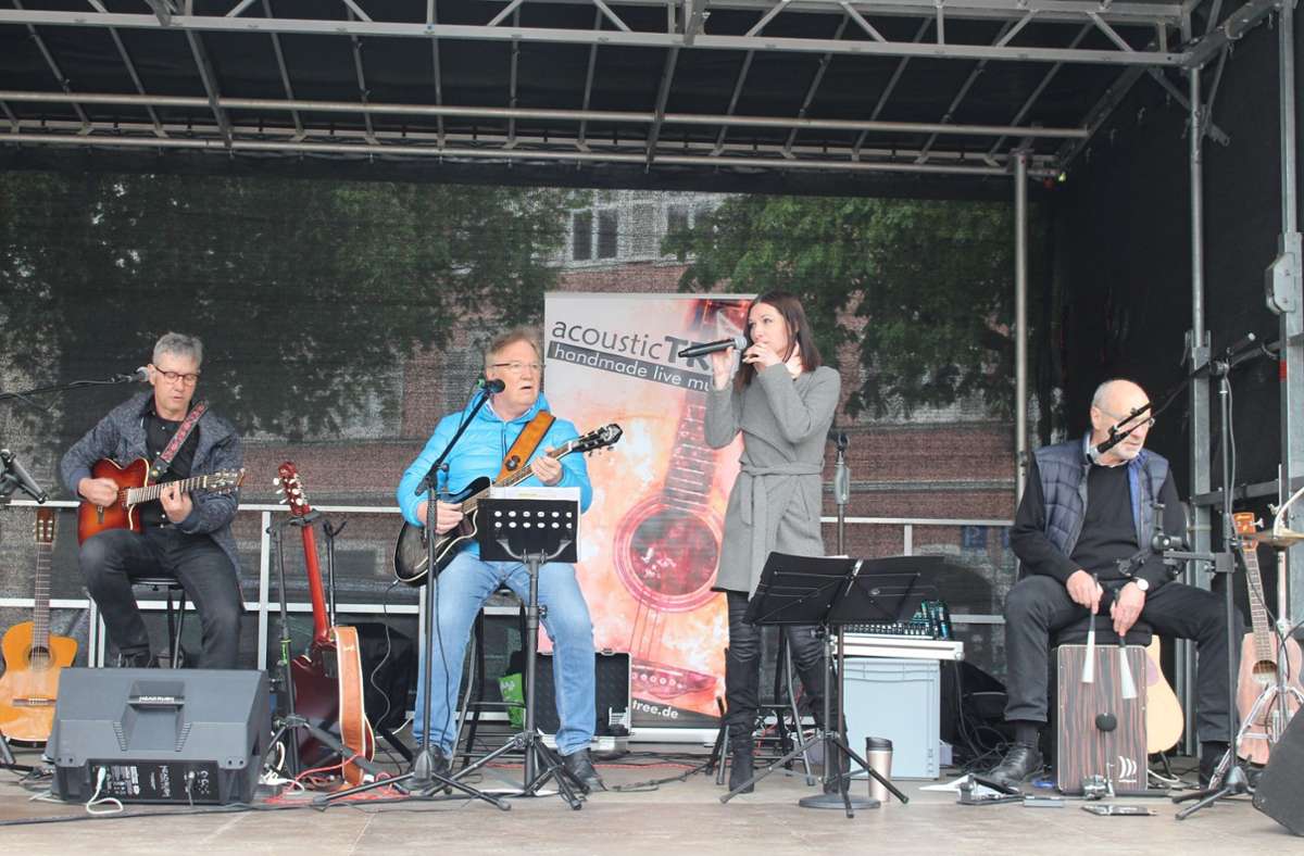Die Band „acousticTree“ stand bei der Kundgebung auf der Bühne.