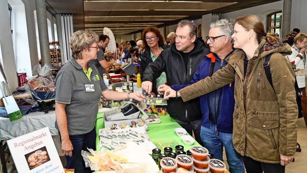 Regionalmarkt  in Weissach: Stofftaschen fürs nachhaltige Einkaufen gibt es gratis