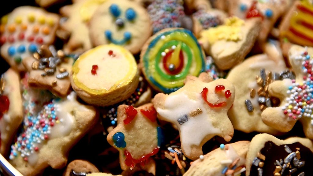  Ein Lebkuchen hier, ein Dominostein da und dann noch die fette Weihnachtsgans. Britische Forscher geben Tipps gegen den üblichen Gewichtszuwachs an den Feiertagen. Und das wirkt tatsächlich. 
