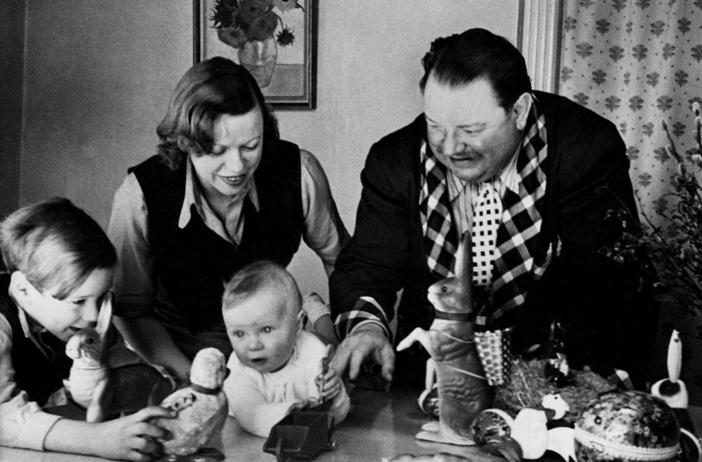 George stammt aus einer Schauspielerfamilie: das Ehepaar George mit den Söhnen Jan und Götz, zirka 1938.