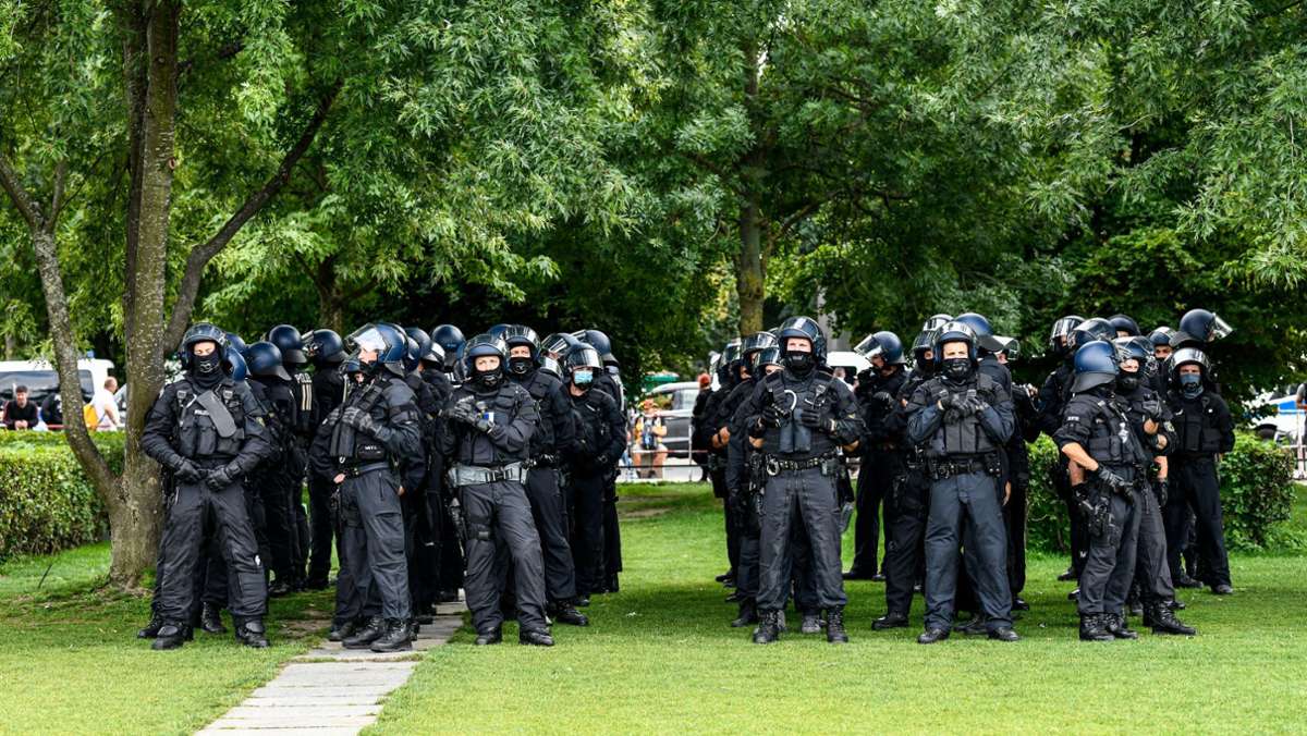 Corona-Demonstration in Berlin: Polizei ermittelt zu Boxschlägen gegen Frau - Aufregung über Video