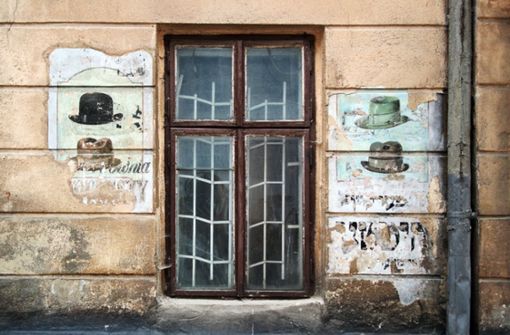 Lwiw (Lemberg), Galizien, Ukraine 2015: Ladenschild eines jüdischen Hutmachers Foto: Christian Herrmann