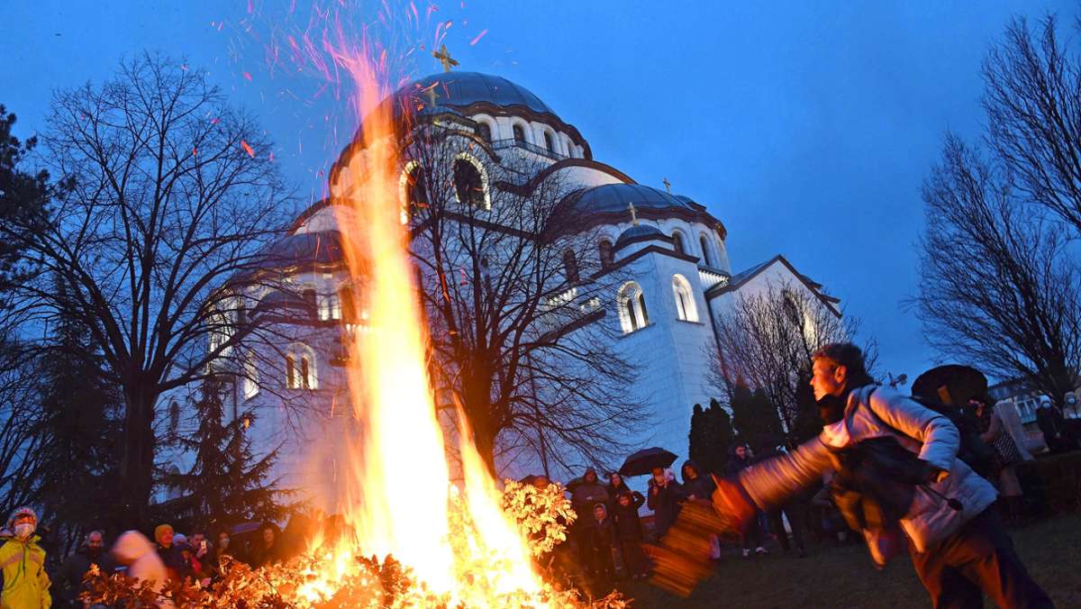  Serbiens Hauptstadt lockt zum Jahreswechsel mit Silvesterpartys und Konzerten. Die Warnungen von Epidemiologen vor einer neuen Infektionswelle bleiben ungehört. 