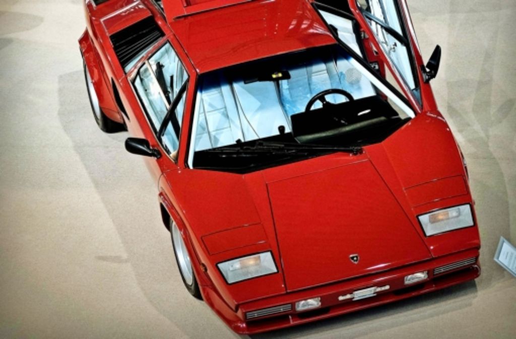 Der Lamborghini Countach und der silberne Porsche RS 60 Spyder gehören zu den teuren oder auch unverkäuflichen Schaustücken der Retro Classics.