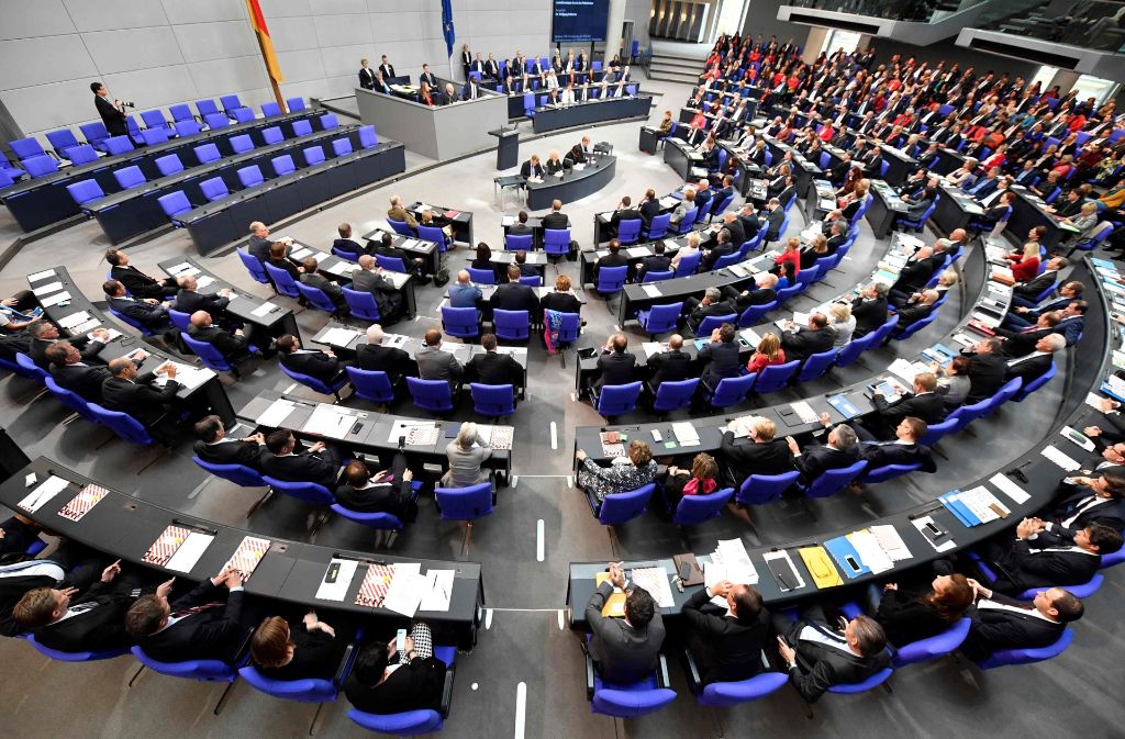 Die erste Sitzung des neuen Bundestags: Wolfgang Schäuble wird zum neuen Bundestagspräsidenten gewählt. Foto: AFP