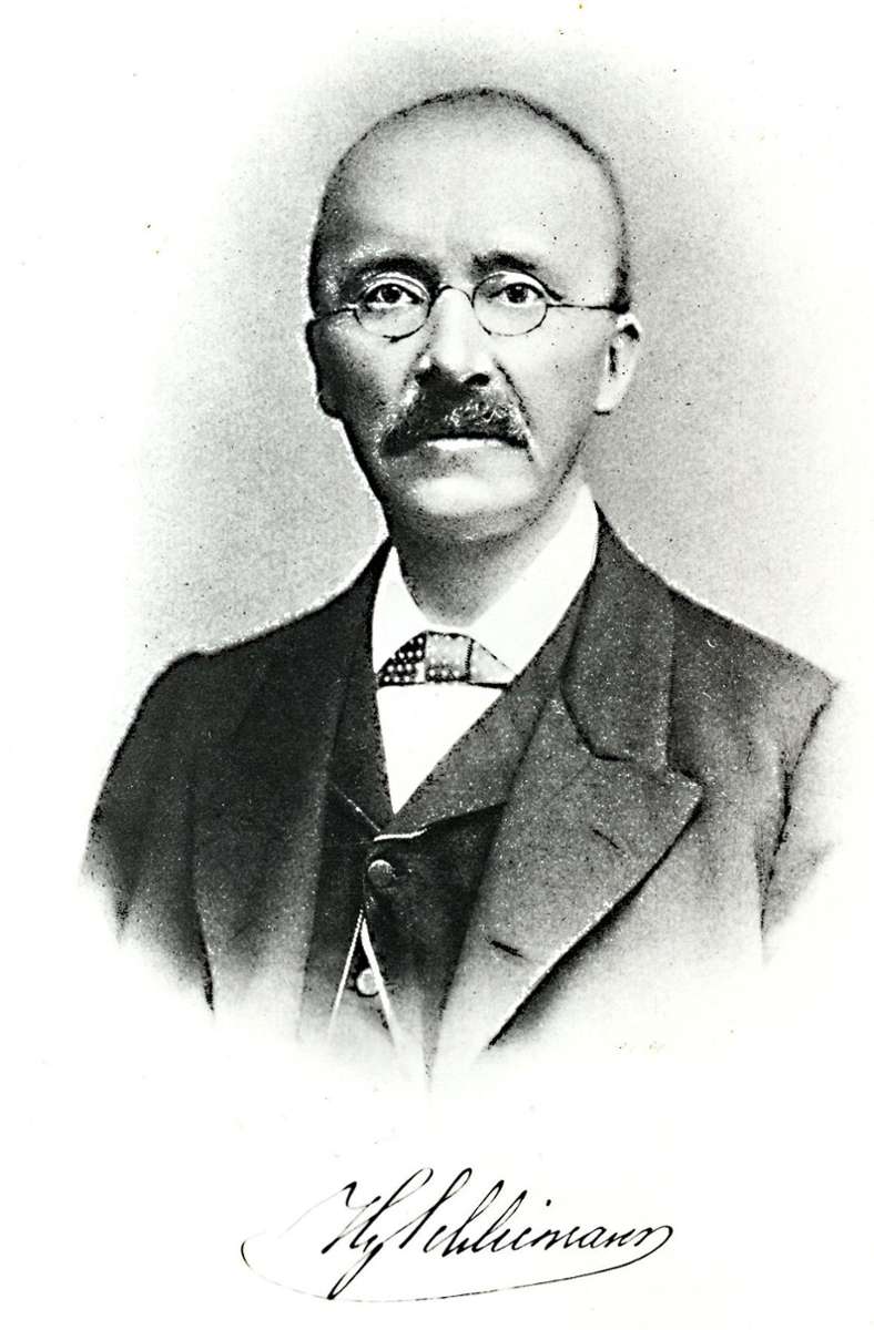 Der deutsche Kaufmann, Archäologe und Altertumsforscher Heinrich Schliemann um 1880.