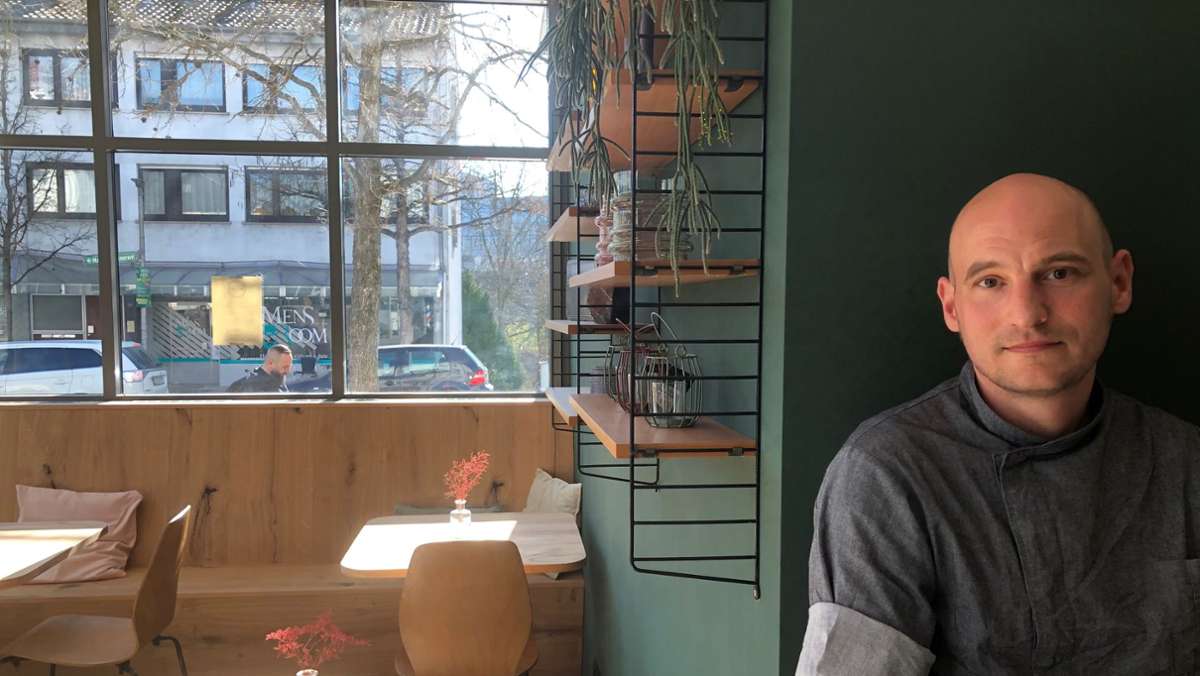  Der 41-jährige Matthias Rapp hat, mitten im Lockdown, im Zentrum von Wernau eine Tagesbar samt Café eröffnet. Der Start verlief vielversprechend – auch wenn sich der Gastronom natürlich schon auf „normale“ Zeiten freut. 