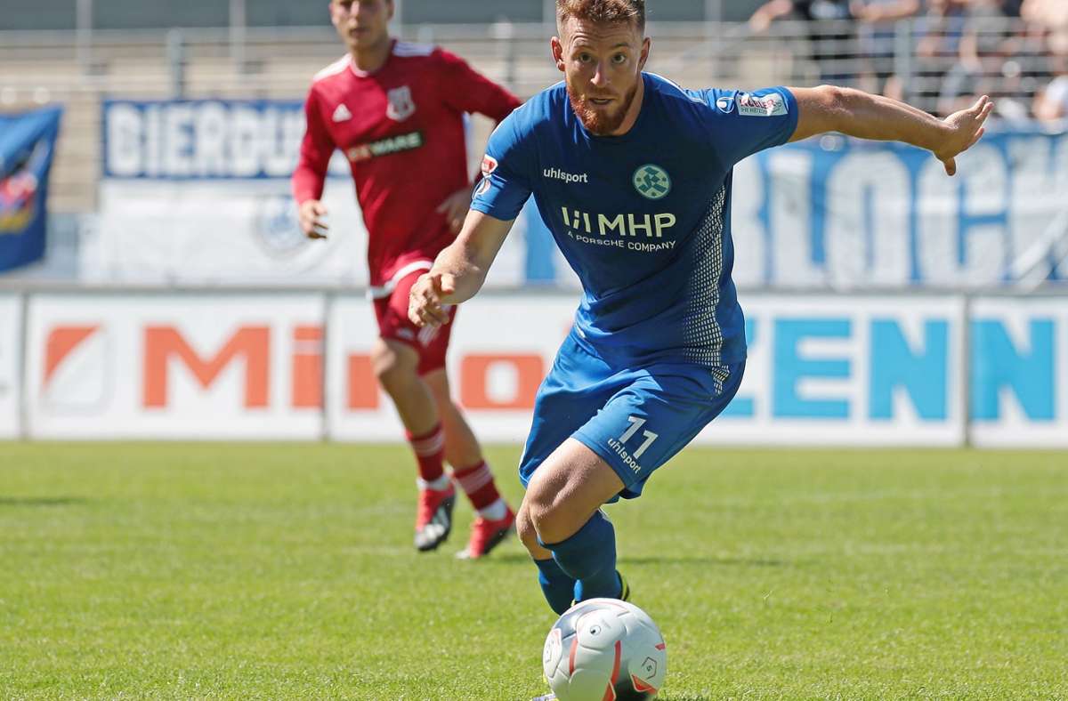Michael Klauß ist ein Kind der Region, jagte von 2017 bis 2019 für die Kickers dem Ball nach. 2020 ging der 34-Jährige zum SGV Freiberg, wo ihn aber zunächst eine Verletzung stoppte. Der Mann für die linke Außenbahn spielte auch schon in der zweiten Liga für den VfR Aalen, den 1. FC Köln II, Jahn Regensburg und den VfB Stuttgart II.