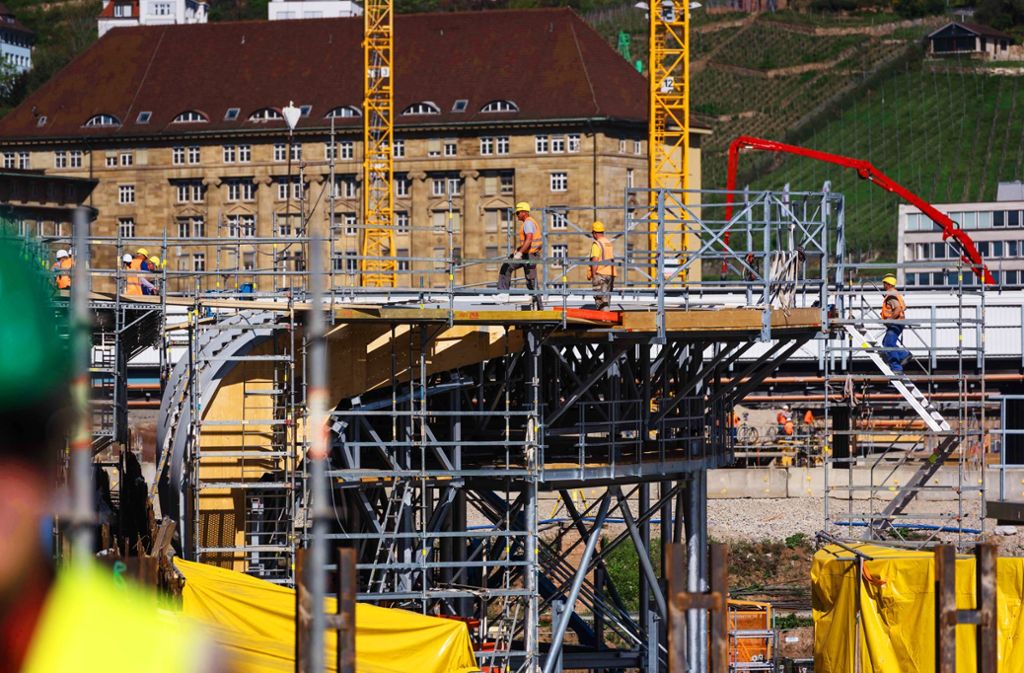 Der Bau des Schienenknotens Stuttgart 21 erhitzt weiter die Gemüter. Foto: Lg/Kovalenko