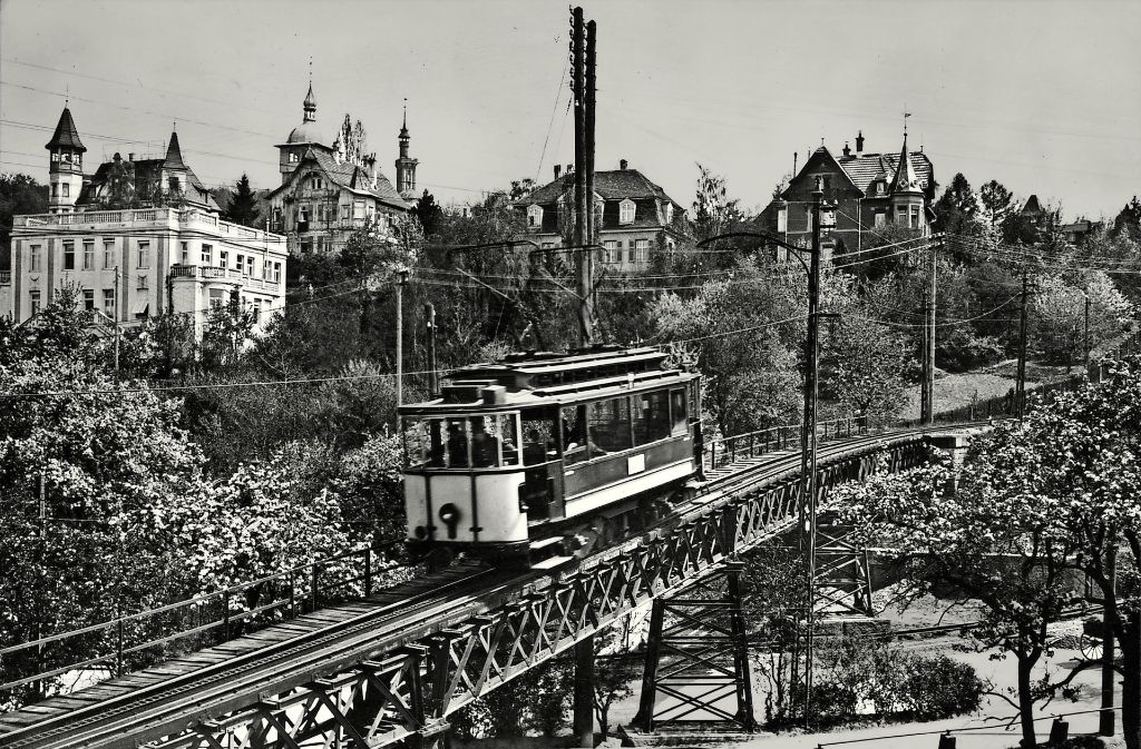 Zahnradbahn-Brücke über Obere Weinsetige im Jahr 1912.