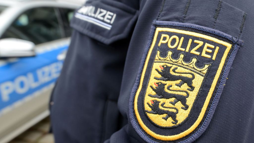Vorfall in Nürtingen: 23-Jähriger tickt aus und springt auf Streifenwagen