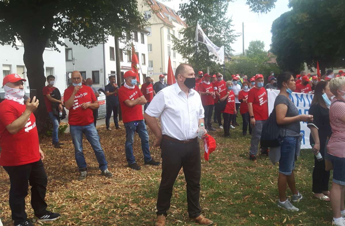 Mit weiteren Stellenstreichungen müsse gerechnet werden, betonten die Redner bei der Demonstration auf dem Charlottenplatz in Esslingen.