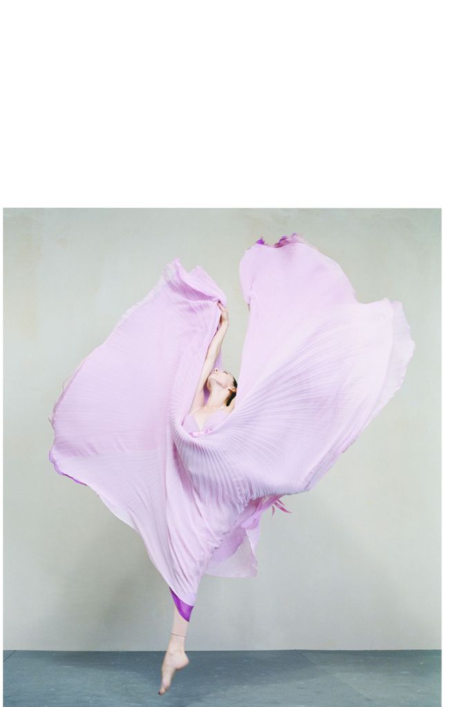 Auch Künstler posieren gern für die Zeitschrift, hier die Ballerina Hélène Bouchet im Jahr 2004 . . .