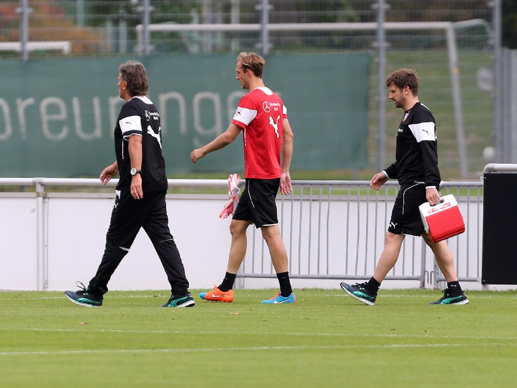 Georg Niedermeier musste das Training des VfB Stuttgart am Dienstag abbrechen. Wir haben die Bilder der gesamten Einheit.