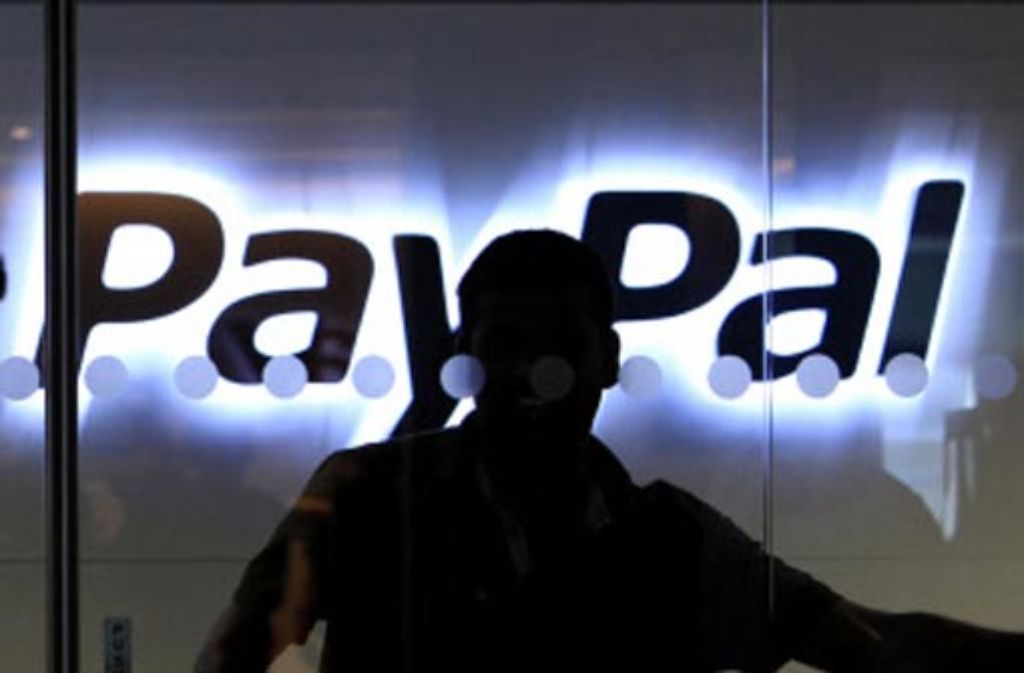 Paypal geht gegen zwei ehemalige Mitarbeiter vor, die jetzt zentrale Rollen bei Googles Handy-Portemonnaie spielen.