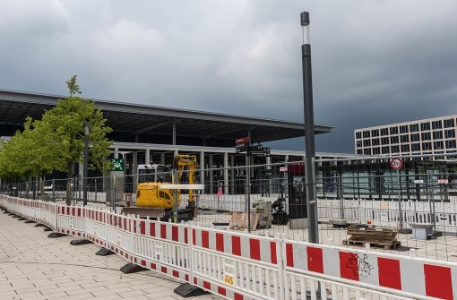 Baustelle BER und das schon seit Jahren. Doch Flughafen-Chef Karsten Mühlenfeld glaubt an den Eröffnungstermin im Jahr 2017. Foto: dpa