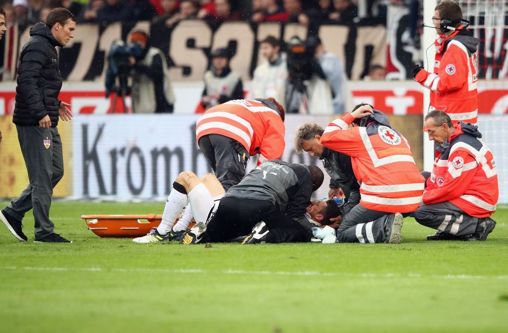 16. September 2017: Kapitän Christian Gentner verletzt sich im Spiel gegen den VfL Wolfsburg schwer und fällt lange aus. „Wir standen alle unter Schock“, sagt der Trainer nach der Partie.