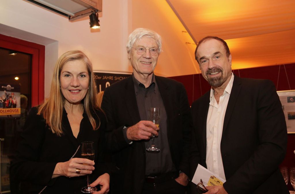OB-Kandidatin Veronika Kienzle, ihr Mann Michael Kienzle und Sebastian Weingarten, der Intendant des Renitenz-Theaters (von links).