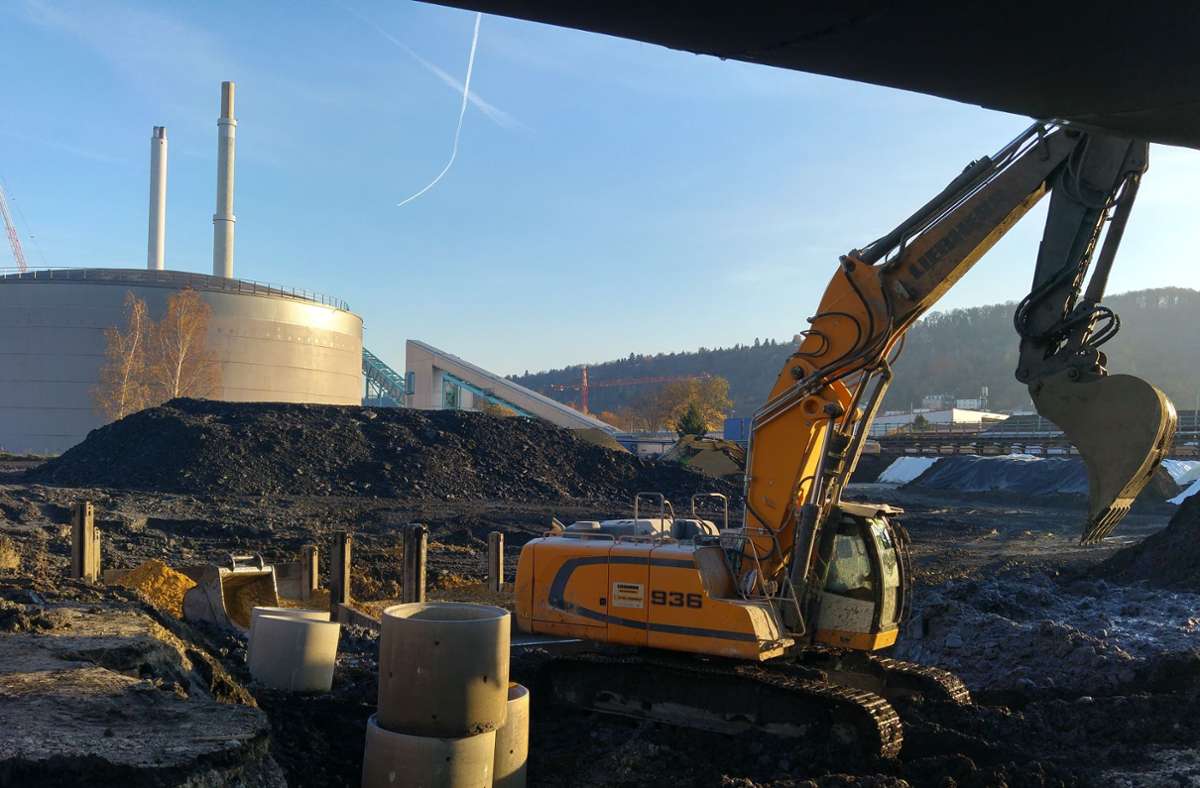 Im Jahr 2017 wurde der Boden im Bereich zwischen Kohlebandbrücke und den einstigen Öltanks beim Kraftwerk Gaisburg saniert.