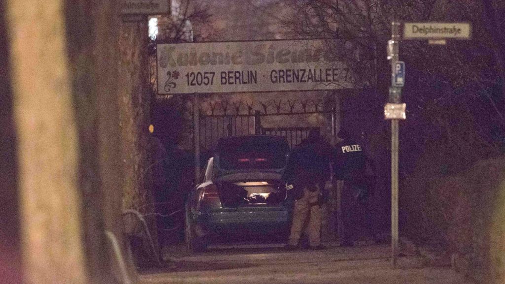 Mutmaßliches Geiseldrama: Frau nach Stunden aus Berliner Wohnung befreit