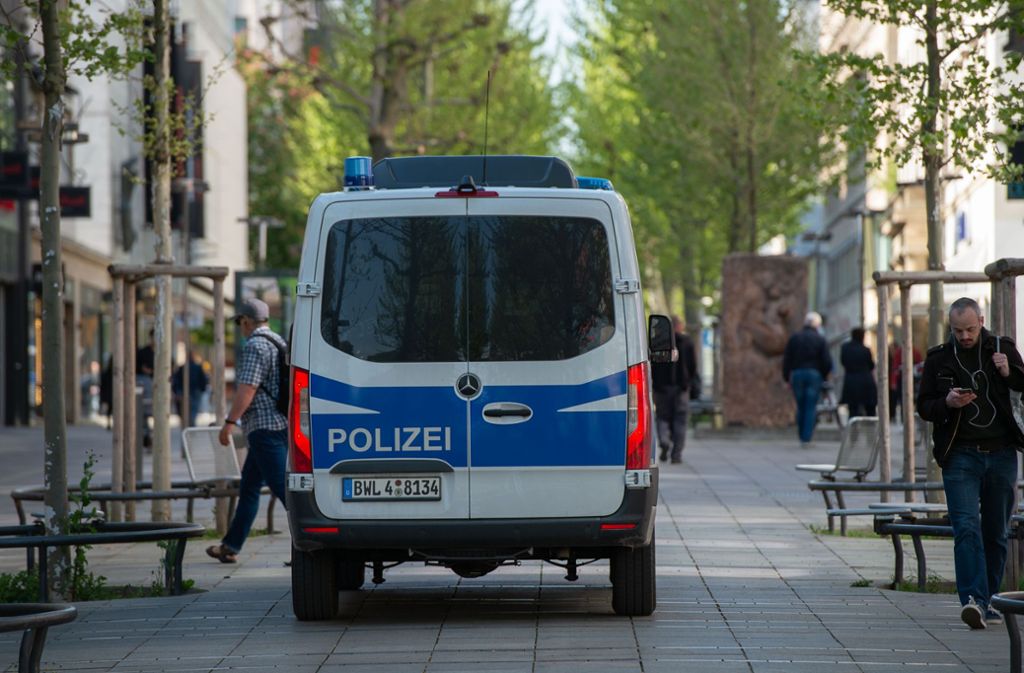 Auch die Polizei war unterwegs und hatte ein Auge darauf, wie die Lage in der Stuttgarter Innenstadt ist.