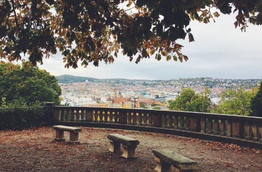 plastiktanne: Wenn sie nicht auf Instagram unterwegs ist, schreibt die Stuttgarterin für die StZ-Kolumne "Stadtkind". Dieses Foto vom herbstlichen Eugensplatz hat @plastiktanne für den StZ-Instagramaccount gemacht.