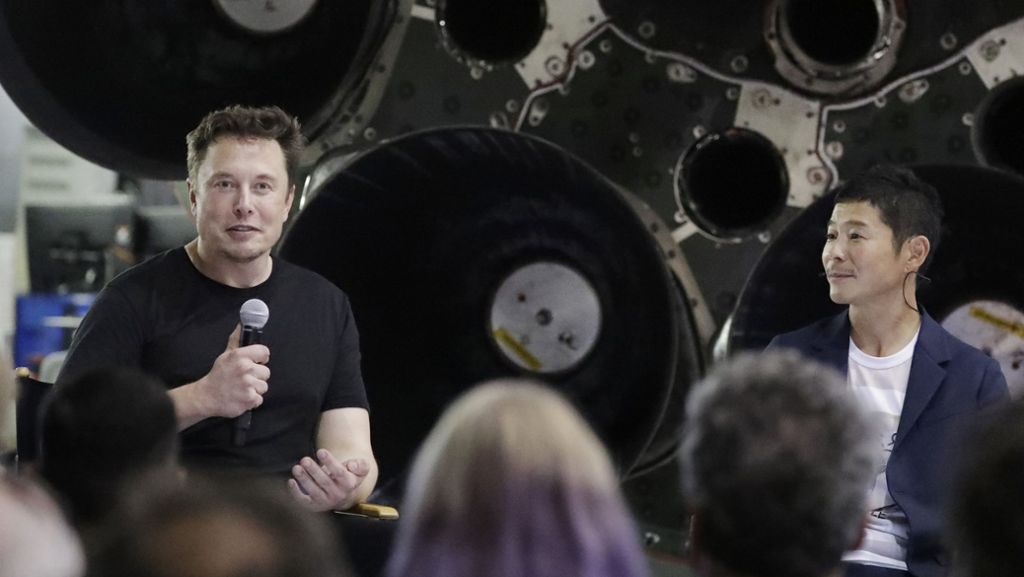 SpaceX-Chef Musk präsentiert Mond-Reisenden: Japanischer Milliardär soll mit Raumschiff um den Mond fliegen