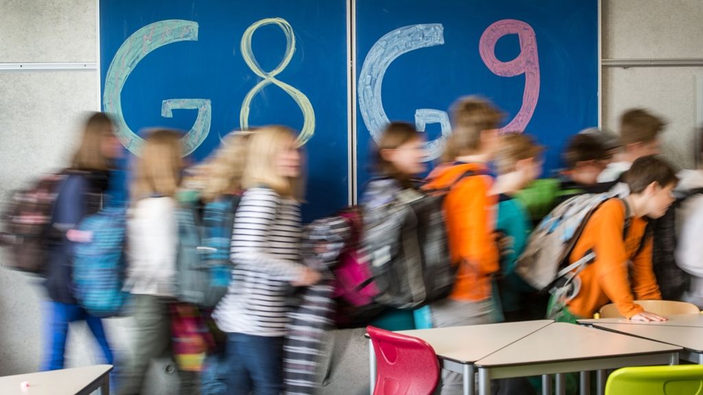  Kultusministerin Susanne Eisenmann hat eine Petition mit 14 607 Unterschriften für G9 überreicht bekommen. Der Philologenverband kämpf dafür, dass G9-Standorte zugelassen werden, wenn Schulen, Schulträger, Schüler und Eltern das wünschen. 