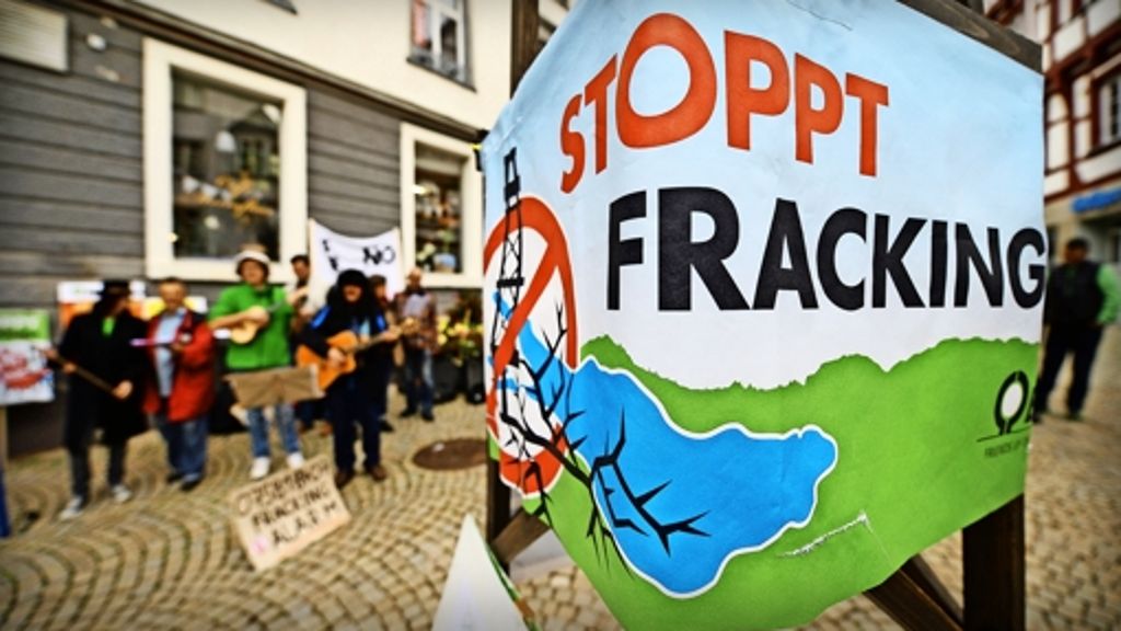  Umweltministerin Barbara Hendricks (SPD) verteidigt den geplanten Gesetzentwurf zur Schiefergasförderung. Kritiker fürchten jedoch, dass das eigentlich angekündigte Verbot ausgehöhlt werden soll. 