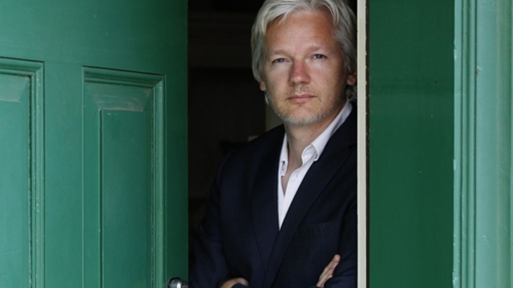  Zwischen Großbritannien und Ecuador gibt es handfesten Streit um Wikileaks-Gründer Assange. Angeblich soll Polizei den Mann aus der Botschaft in London holen. Die Regierung in Quito will in wenigen Stunden über den Asylantrag Assanges entscheiden. 