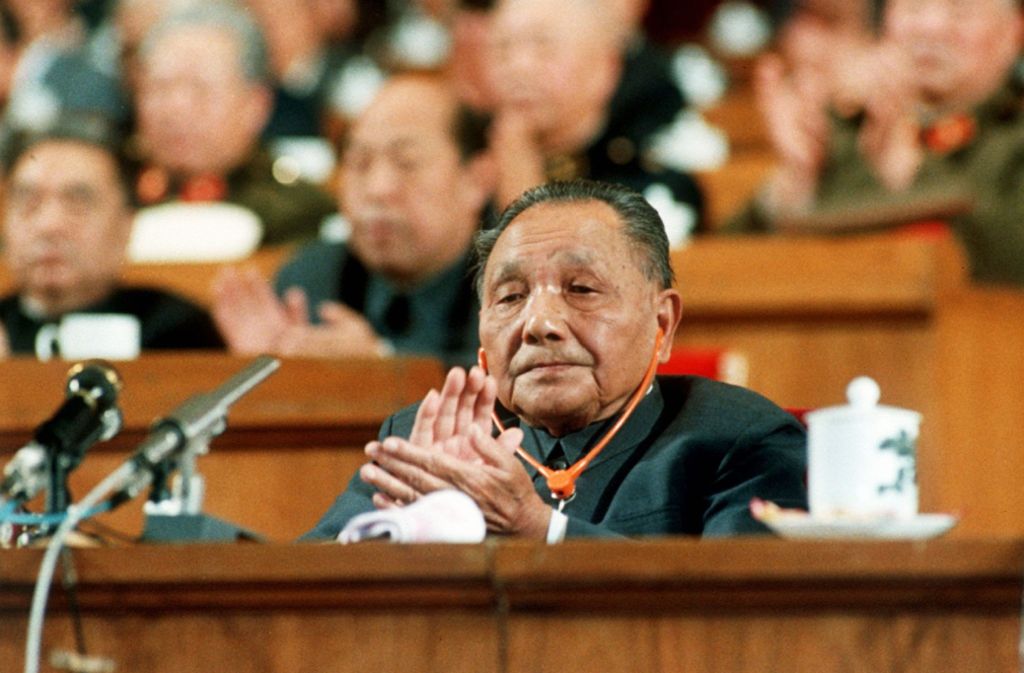 So pragmatisch Deng Xiaoping in wirtschaftlichen Fragen auch ist, politisch ist der Mann aus der Provinz Sichuan zu keinen Reformen bereit.