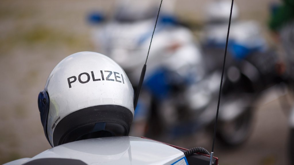 Blaulicht aus der Region Stuttgart: 2. Juni: Mit gestohlenem Auto Unfall gebaut