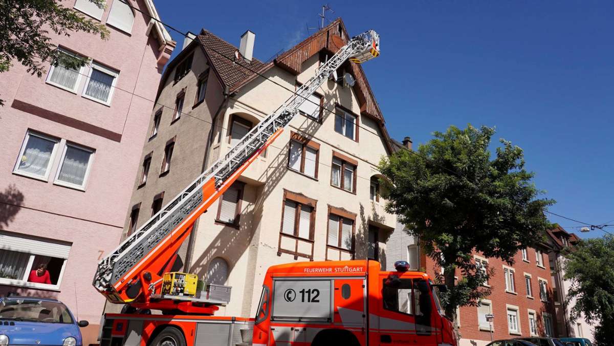  Abgebrochene Äste, Bäume in Schieflage und abgestürzte Dachziegel: Starke Sturmböen verursachen am Mittwoch auch an zahlreichen Orten in Stuttgart kleinere Schäden. 