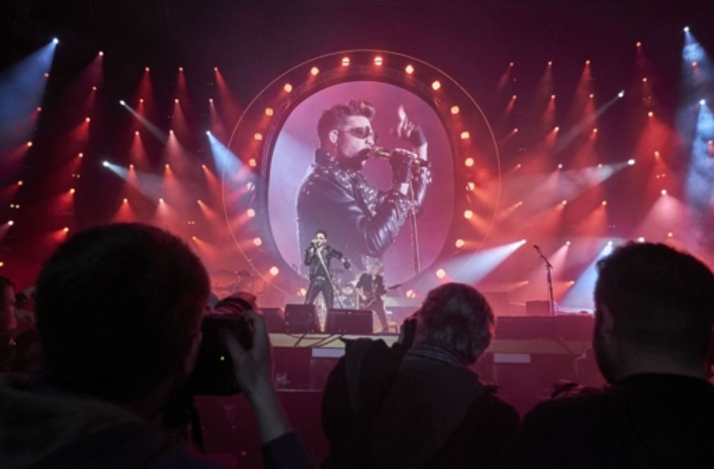 Adam Lambert ist halb so alt wie die beiden verbliebenen Bandmitglieder Brian May und Roger Taylor.