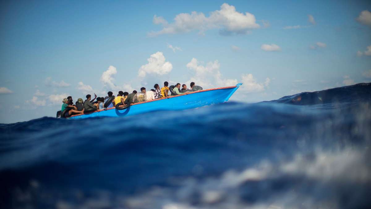 Migration: Schiffsunglück vor Lampedusa: Noch 15 Menschen vermisst