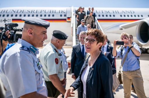 Verteidigungsministerin Annegret Kramp-Karrenbauer bei ihrer Ankunft in Jordanien. Foto: dpa