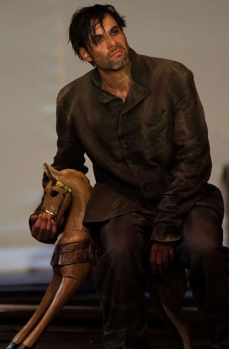 Max Simonischek als Pferdehändler Michael Kohlhaas im gleichnamigen Stück, basierend auf der Novelle von Heinrich von Kleist, ...