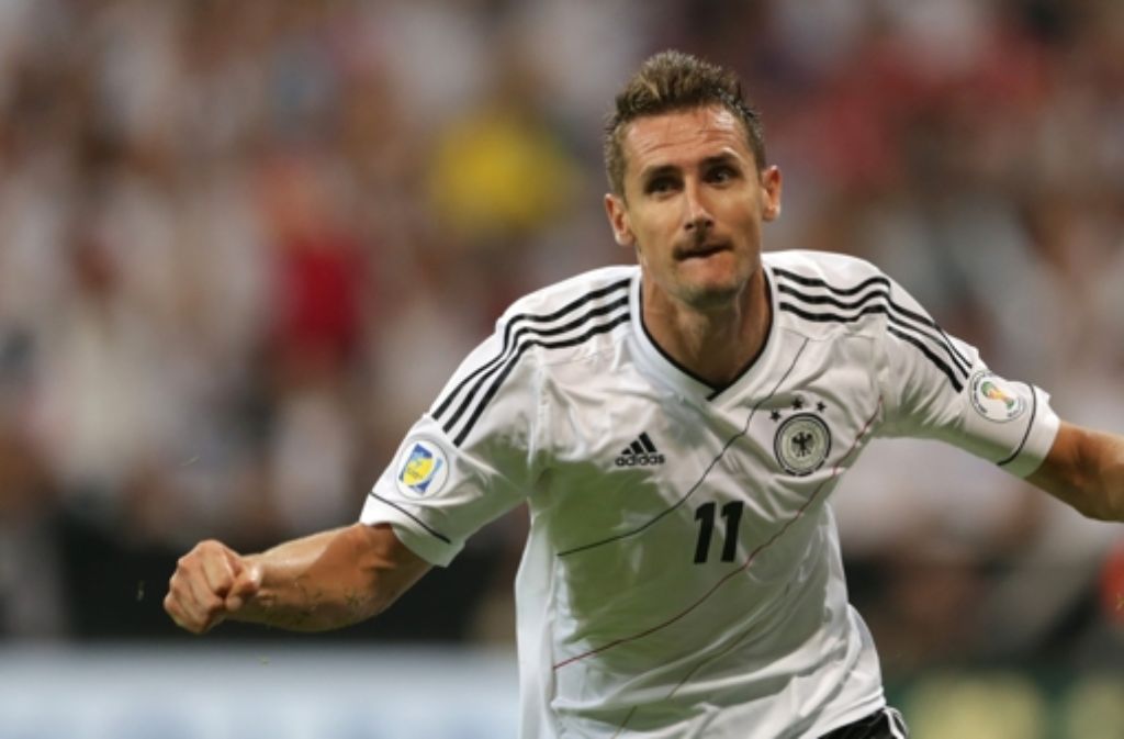 Es ist vollbracht: Miroslav Klose freut sich beim 3:0 gegen Österreich über seinen 68. Länderspieltreffer, mit dem er zum deutschen Rekordtorschützen Gerd Müller aufschließt.