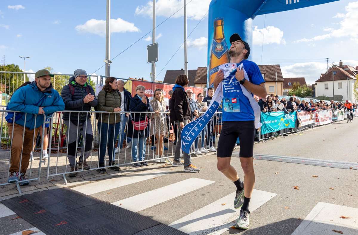 Sven Heinle gewinnt den Halbmarathon...