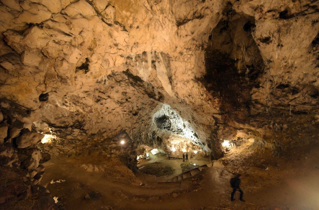 Seit vergangenem Jahr gehören die Höhlen und die Eiszeitkunst der Schwäbischen Alb zum Unesco-Welterbe. Grund: Die Höhlenfunde seien von „herausragendem, universellen Wert für die Menschheit“, wie die UN-Organisation für Bildung, Wissenschaft und Kultur erklärt. Rund um die Vogelherd-Höhle finden sich im „Archäopark“ steinzeitliche Mitmachstationen.
