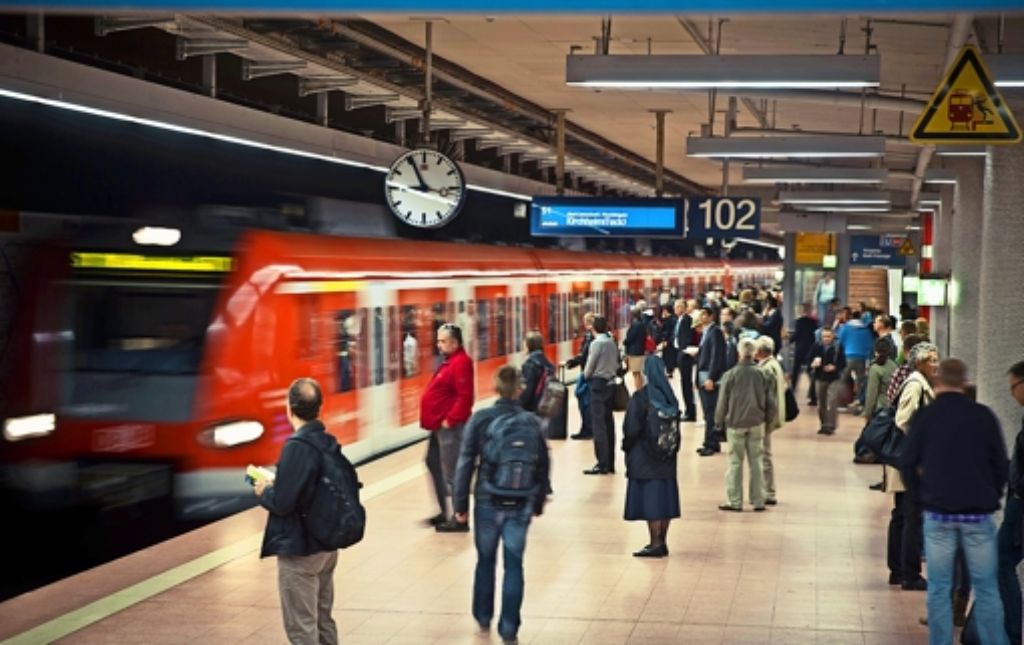 Die weitaus meisten Beschwerden, die beim    Verkehrsverbund eingehen, betreffen die vor allem in den Hauptverkehrszeiten unpünktlichen S-Bahnen. Foto: Achim Zweygarth