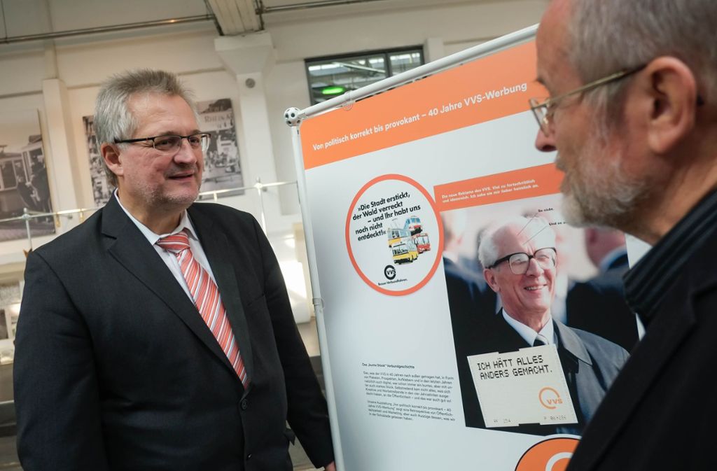 VVS-Geschäftsführer Thomas Hachenberger (links) und der frühere Sprecher Winfried Vilz vor einem Plakat, das nicht zum Einsatz kam.
