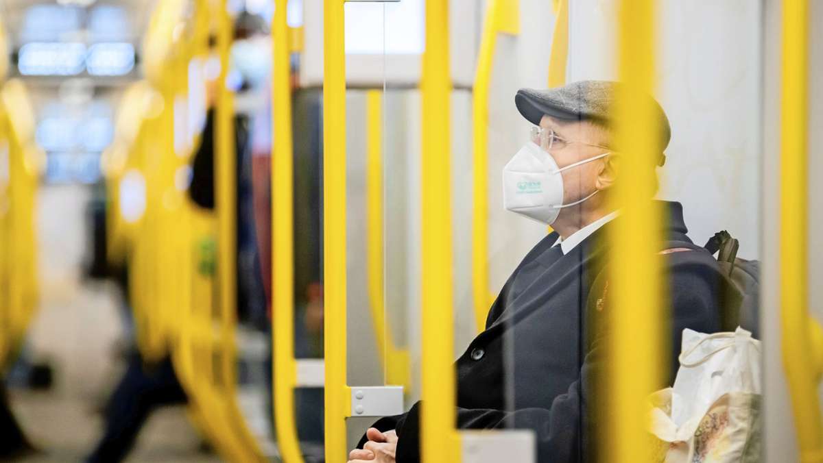  Sind öffentliche Verkehrsmittel so sicher wie das eigene Auto? Einige Wissenschaftler halten die Datenbasis einer Studie der Charité für zu gering, um daraus pauschale Schlussfolgerungen zu ziehen. Das Stuttgarter Verkehrsministerium wehrt sich gegen den Vorwurf einer Auftragsarbeit. 