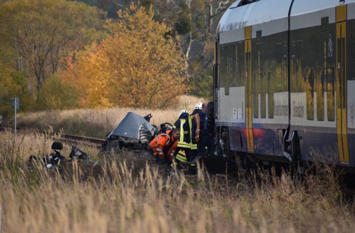 Zwei Tote bei Zusammenstoß mit Zug