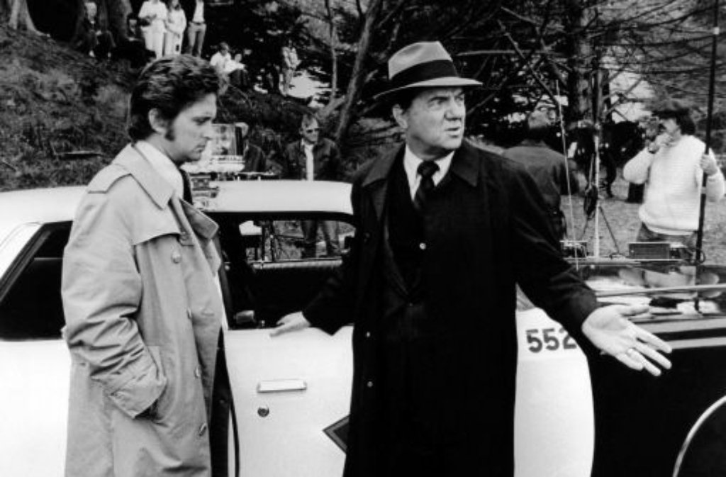 An der Seite von Karl Malden erspielt sich Michael Douglas in den 1970er Jahren in der TV-Erfolgsserie "Die Straßen von San Francisco" eine große Fangemeinde. Die Rolle des einfühlsamen Cops bringt ihm drei Emmys ein.