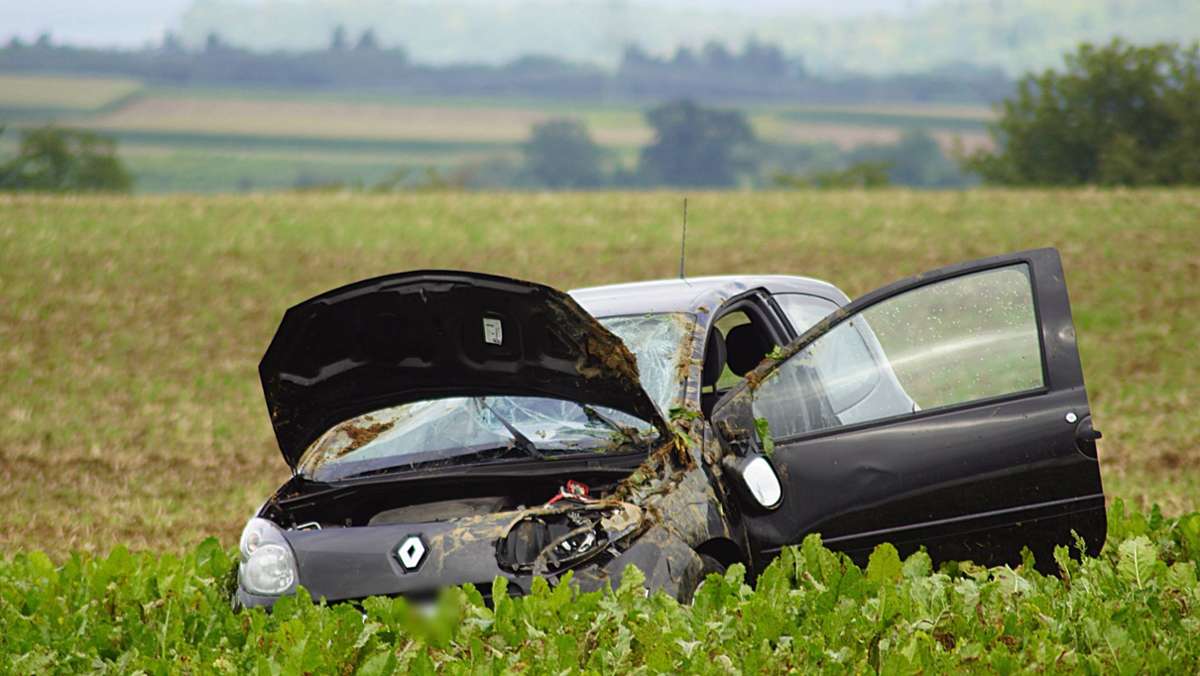 Unfall bei Walheim: Renault überschlägt sich – Frau verletzt