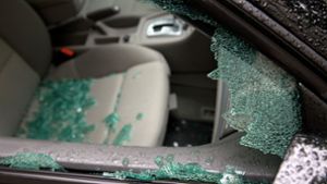 Polizei in Denkendorf: Unbekannte zerschlagen Autoscheiben in der Nacht