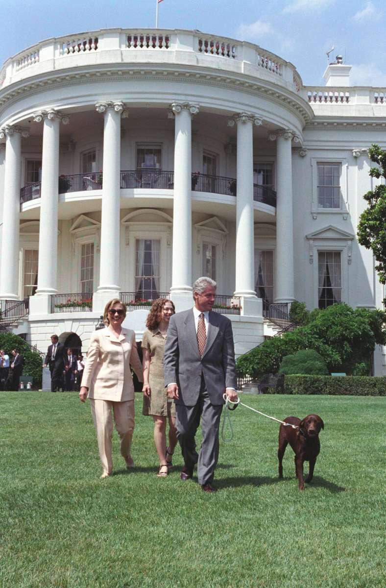 ... dem Charme des Labradors Buddy konnten der 42. Präsident und seine Familie nicht widerstehen.