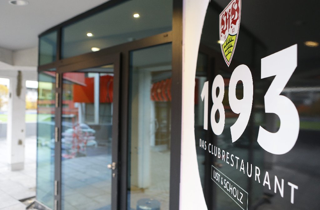 Kommen Sie rein! Das neue "1893 Das Clubrestaurant" des VfB Stuttgart öffnet am Freitag seine Pforten für Gäste. Wir haben uns vorab schon einmal im neuen kulinarischen Aushängeschild des Bundesligisten umgesehen.
