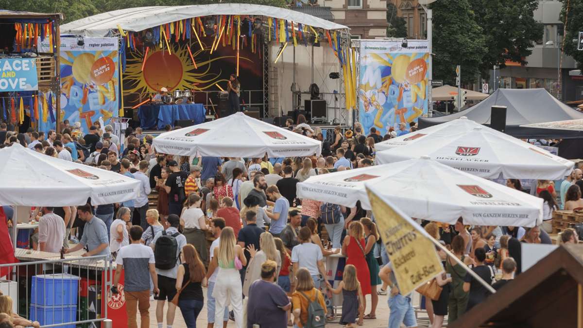 Feste in Stuttgart: Trotz Ärgers ums „Verräterbier“:  Auf dem Marienplatz wird wieder gefeiert